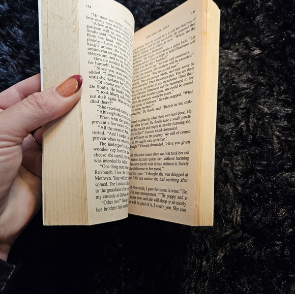 🦢 The Swan Maiden: A Tale of Enchantment and Romance - Picture 4 of 6